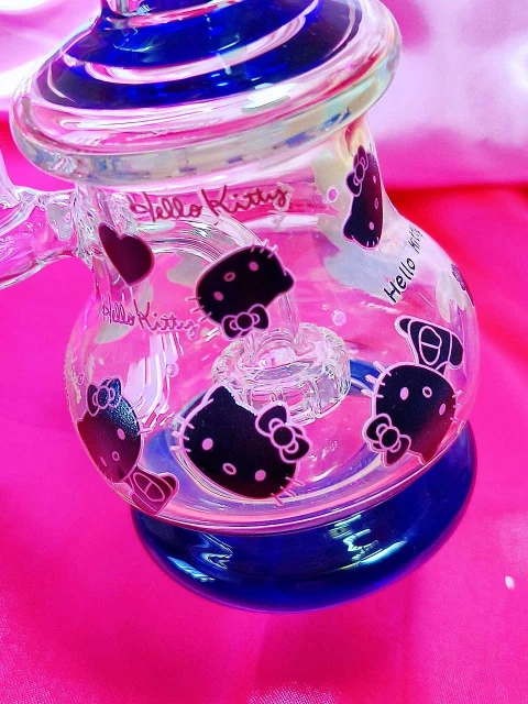 Chic "Hello Kitty" Artisan Glass Bong | Black & Pink Aesthetic