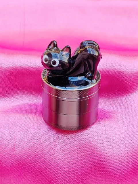 Sleek Black Cat Mini Grinder - Mysterious Charm