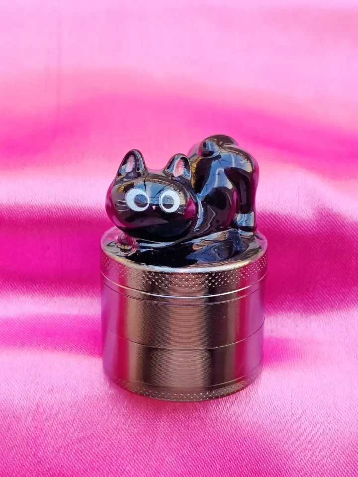Sleek Black Cat Mini Grinder - Mysterious Charm