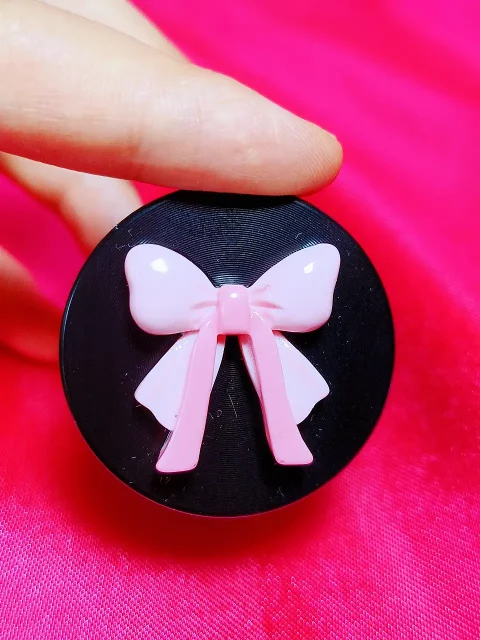 Chic Pink Bow Herb Grinder - Elegant Black with Sweet Accent