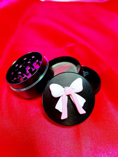 Chic Pink Bow Herb Grinder - Elegant Black with Sweet Accent