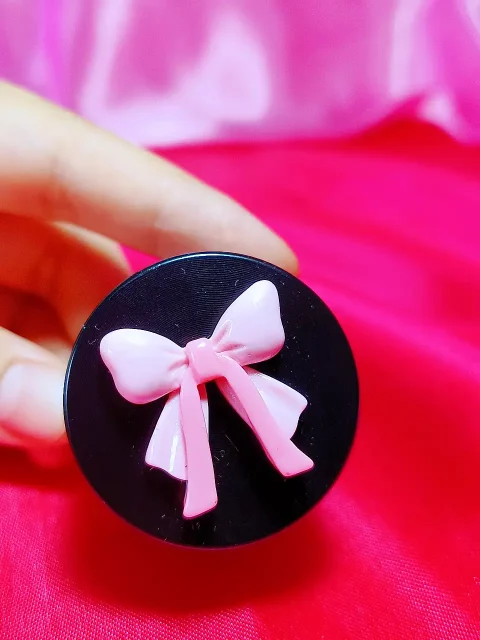 Chic Pink Bow Herb Grinder - Elegant Black with Sweet Accent