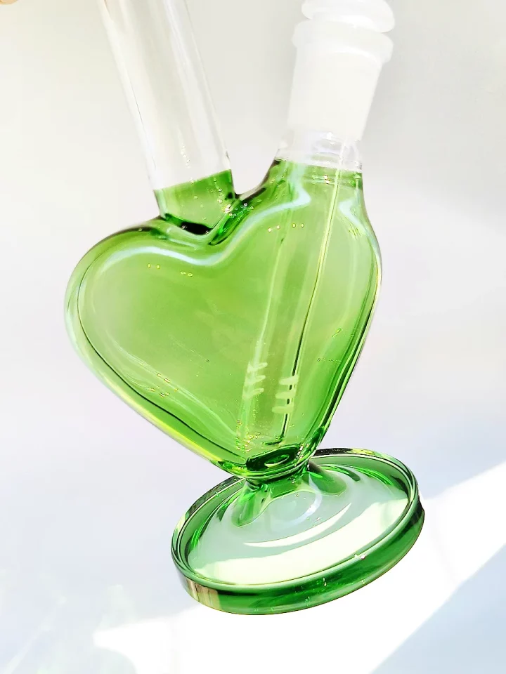 Green Heart Base Glass Bong