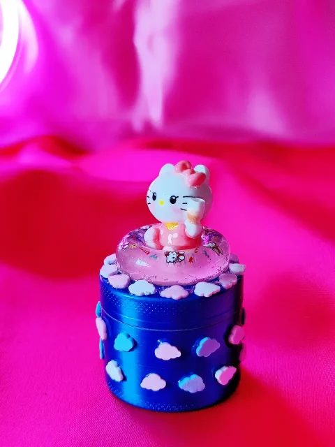 Hello Kitty Cloud Dreams Herb Grinder - Image 4