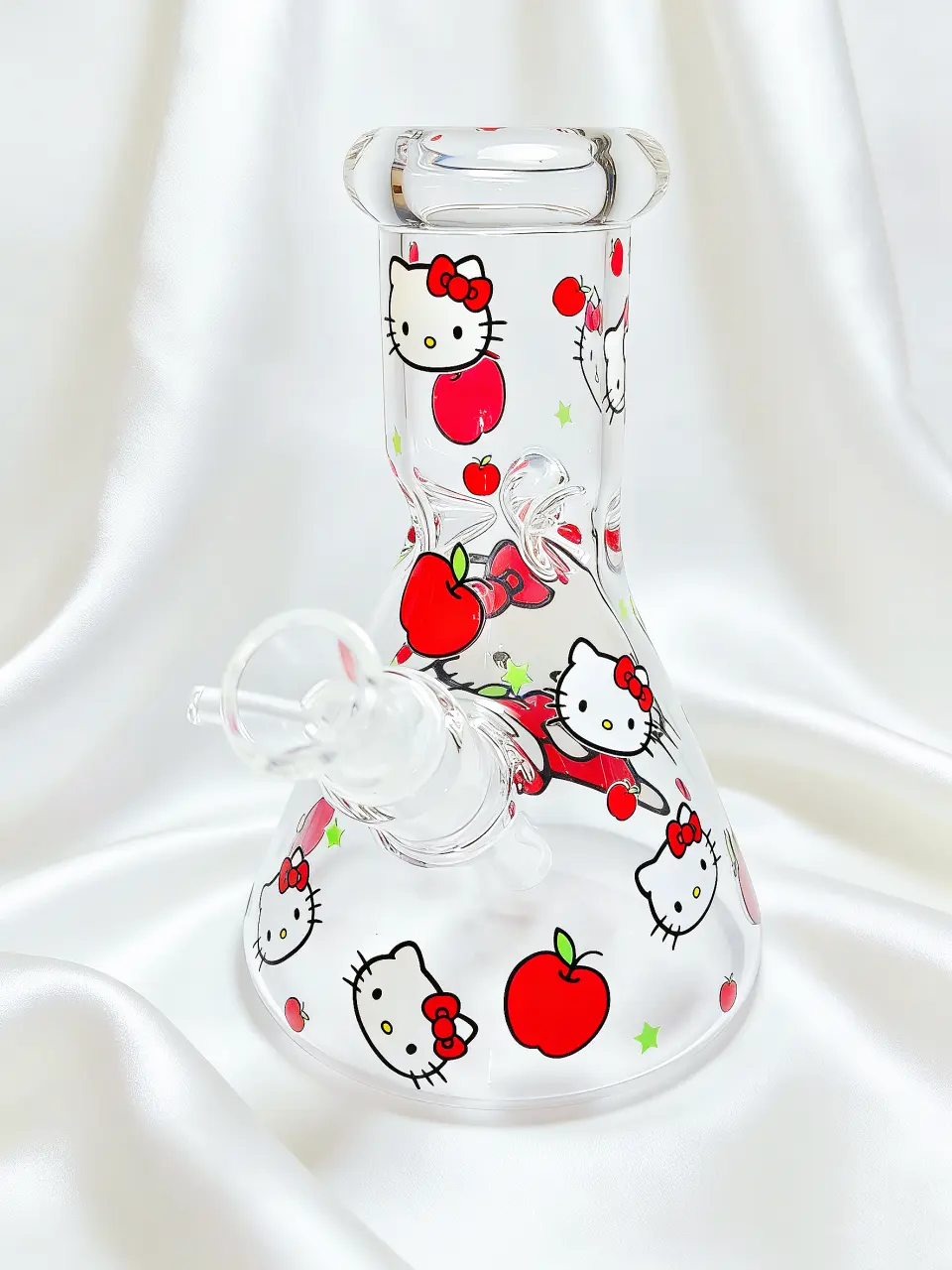 Hello Kitty Apple-Themed Beaker Glass Bong | Classic Sweetheart
