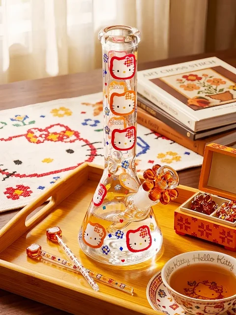 Hello Kitty Classic Floral Pop Art Beaker Glass Bong | Vintage Glow
