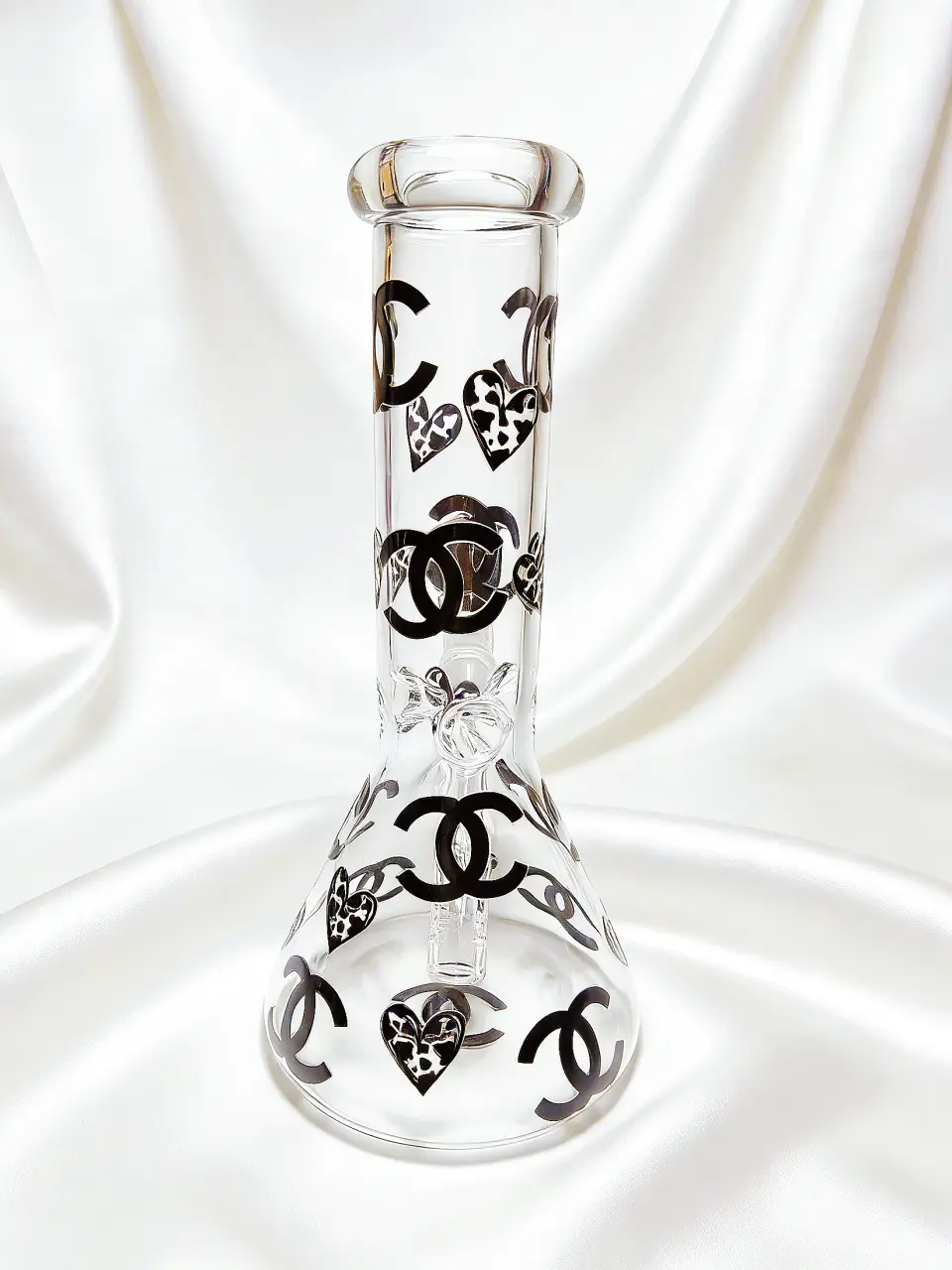 Luxury Chanel-Inspired Beaker Glass Bong | Chic Noir