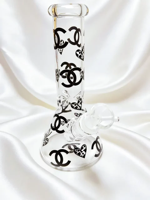 Luxury Chanel-Inspired Beaker Glass Bong | Chic Noir Luxury Chanel-Inspired Beaker Glass Bong | Chic Noir