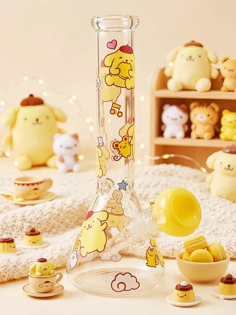 Cute and uplifting Pompompurin beaker with warm pudding-yellow details and adorable character prints—perfect for Sanrio fans, collectors, or gift giving.