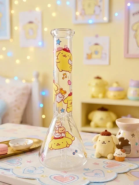Cute and uplifting Pompompurin beaker with warm pudding-yellow details and adorable character prints—perfect for Sanrio fans, collectors, or gift giving. Cute and uplifting Pompompurin beaker with warm pudding-yellow details and adorable character prints—perfect for Sanrio fans, collectors, or gift giving.