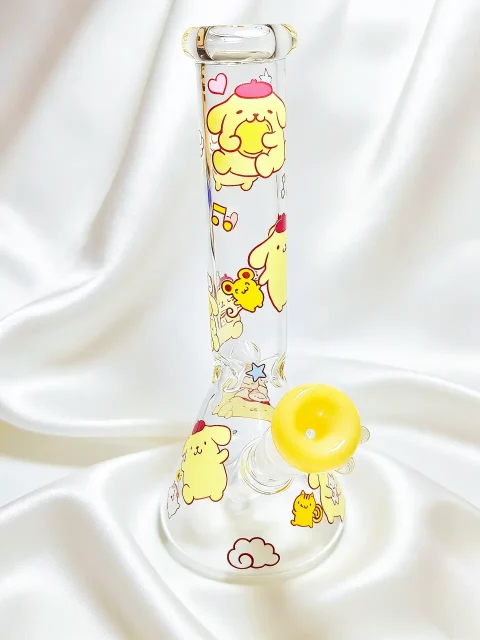 Cute and uplifting Pompompurin beaker with warm pudding-yellow details and adorable character prints—perfect for Sanrio fans, collectors, or gift giving.