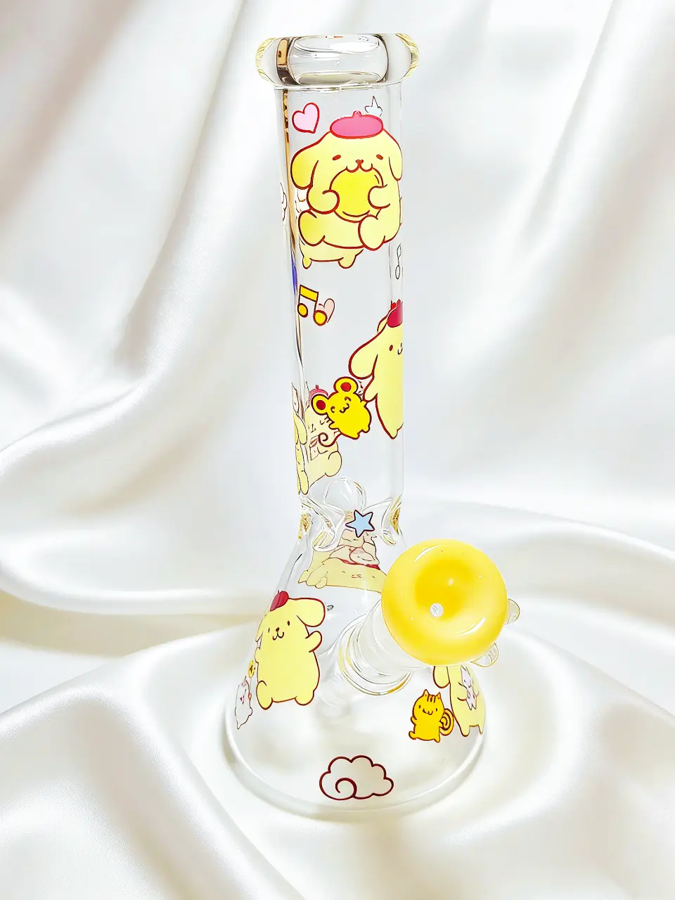 Cute and uplifting Pompompurin beaker with warm pudding-yellow details and adorable character prints—perfect for Sanrio fans, collectors, or gift giving.