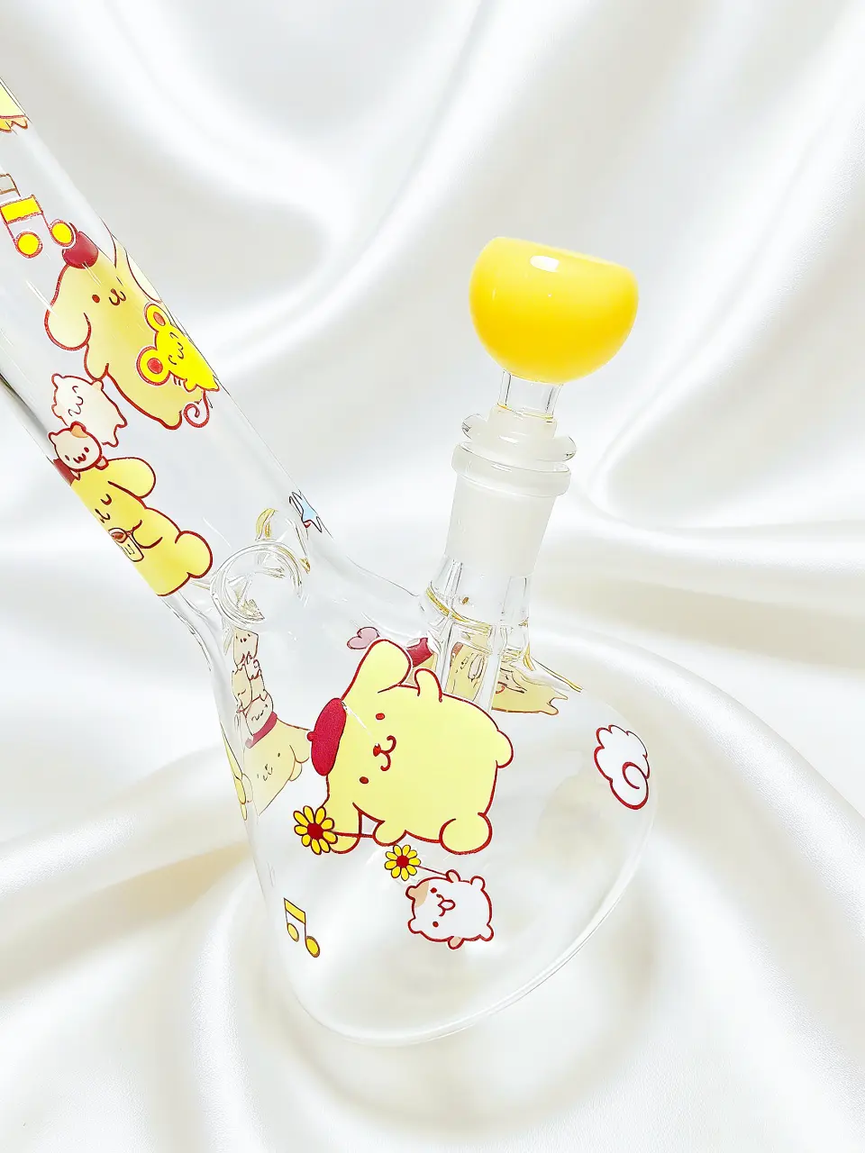 Cute and uplifting Pompompurin beaker with warm pudding-yellow details and adorable character prints—perfect for Sanrio fans, collectors, or gift giving.
