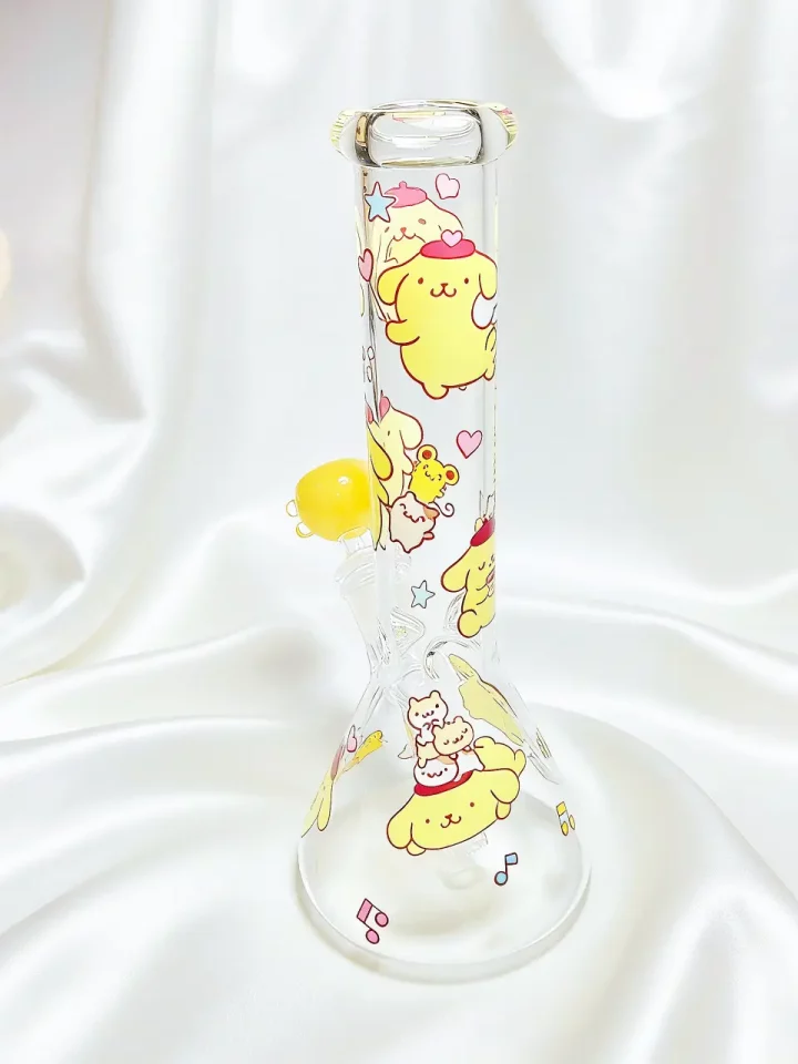 Cute and uplifting Pompompurin beaker with warm pudding-yellow details and adorable character prints—perfect for Sanrio fans, collectors, or gift giving. Cute and uplifting Pompompurin beaker with warm pudding-yellow details and adorable character prints—perfect for Sanrio fans, collectors, or gift giving.