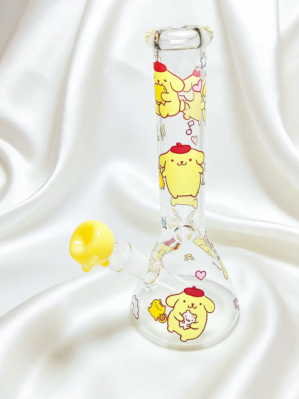 Cute and uplifting Pompompurin beaker with warm pudding-yellow details and adorable character prints—perfect for Sanrio fans, collectors, or gift giving.