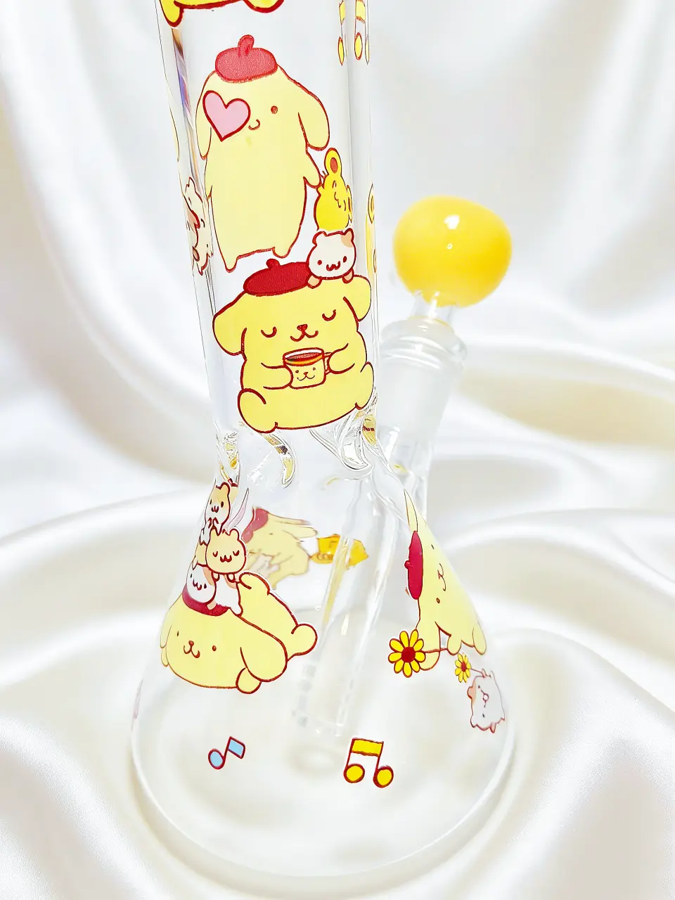 Cute and uplifting Pompompurin beaker with warm pudding-yellow details and adorable character prints—perfect for Sanrio fans, collectors, or gift giving.