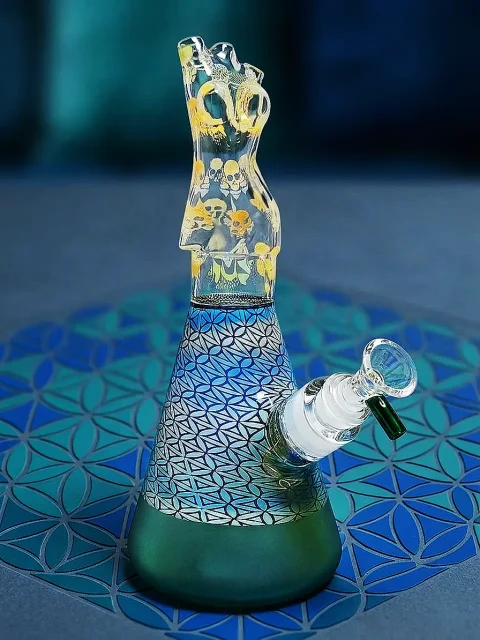 Venus Torso Gradient Beaker Glass Bong Earth Goddess