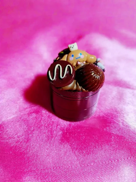 🍫 Chocolate Cinnamoroll Mini Grinder | Sweet Dessert Charm with Cozy Vibes 🍫 Chocolate Cinnamoroll Mini Grinder | Sweet Dessert Charm with Cozy Vibes