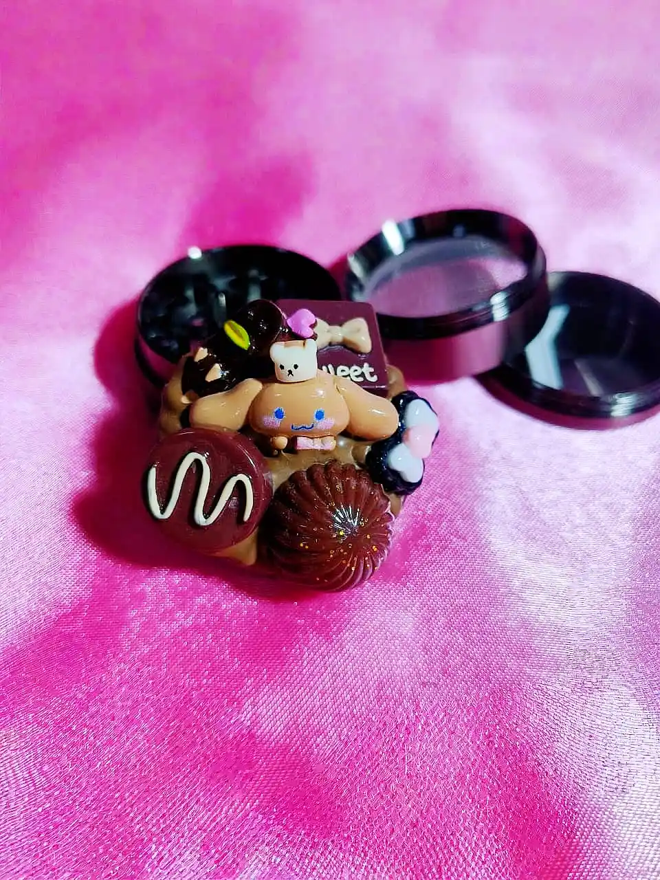 🍫 Chocolate Cinnamoroll Mini Grinder | Sweet Dessert Charm with Cozy Vibes