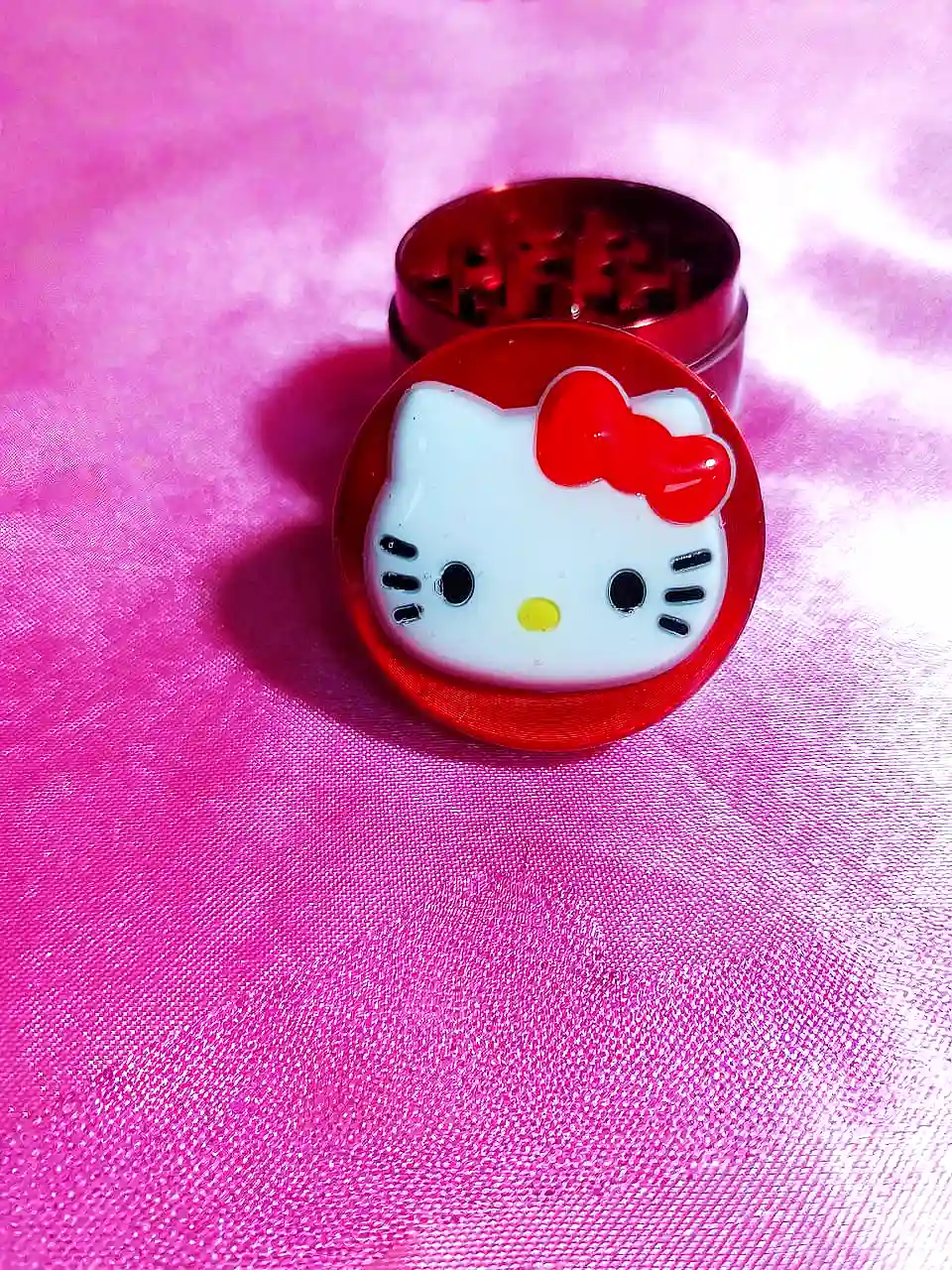 ❤️ Classic Red Hello Kitty Mini Grinder | Timeless Charm with Iconic Style