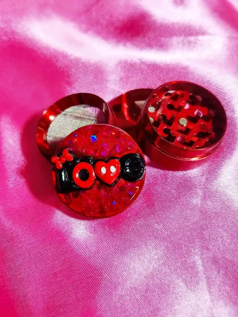 Sparkling LOVE Mini Grinder | Glitter Red with Magical Charm Sparkling LOVE Mini Grinder | Glitter Red with Magical Charm