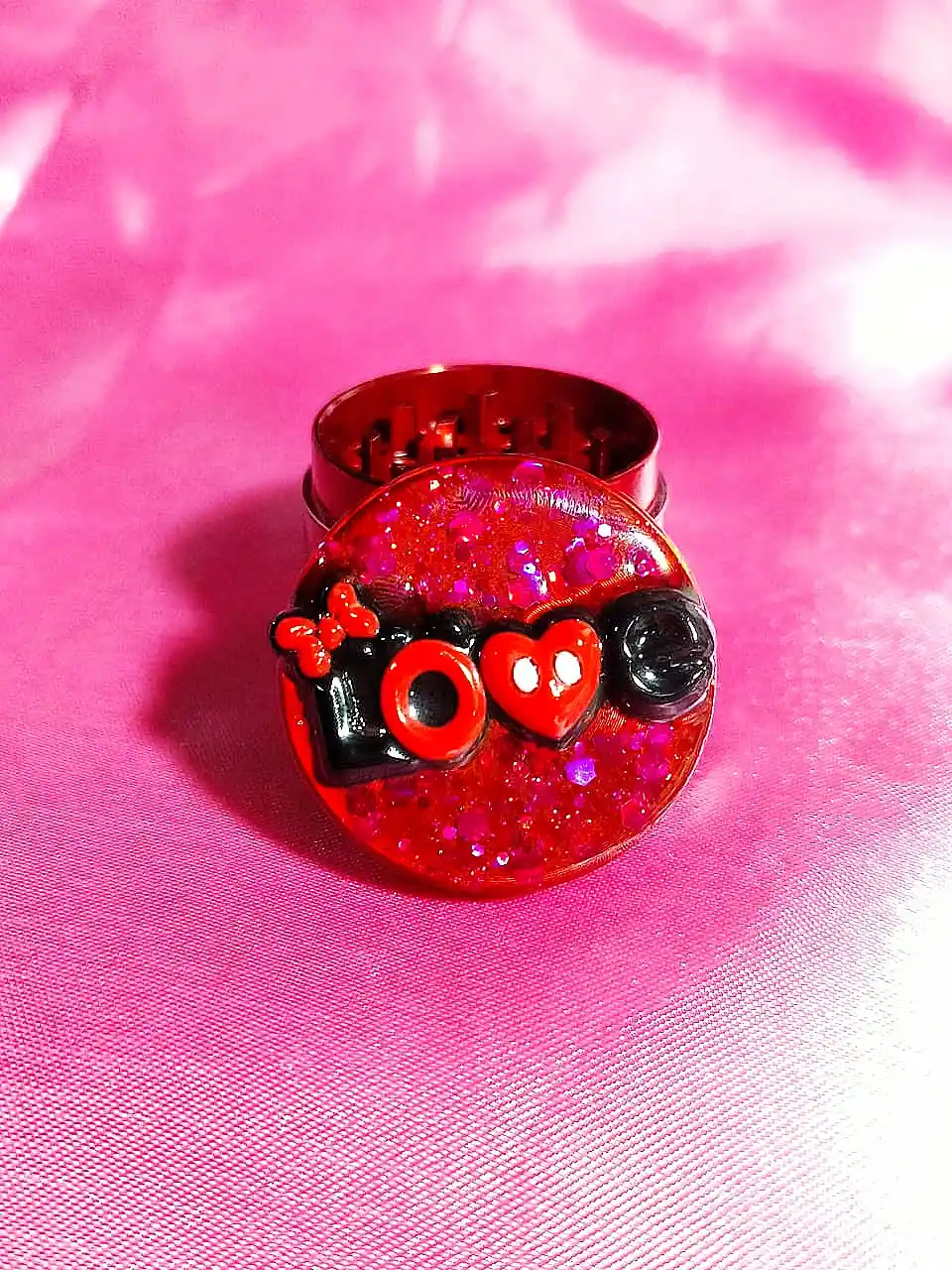 Sparkling LOVE Mini Grinder | Glitter Red with Magical Charm
