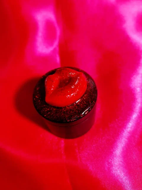 💋 Sparkling Red Lips Herb Grinder 💋 Sparkling Red Lips Herb Grinder