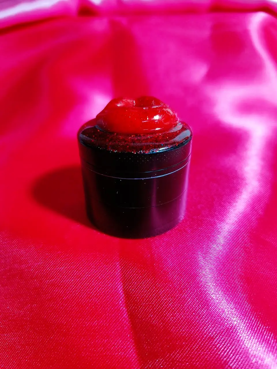 💋 Sparkling Red Lips Herb Grinder