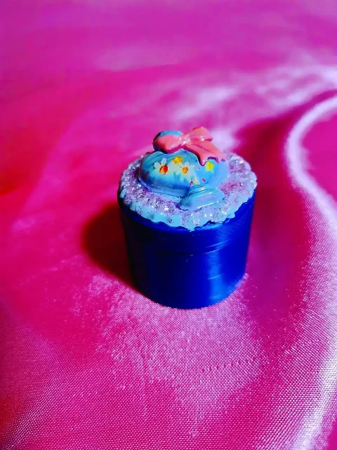 Vintage Flower Vase Mini Grinder | Sparkle Charm with Timeless Elegance Vintage Flower Vase Mini Grinder | Sparkle Charm with Timeless Elegance